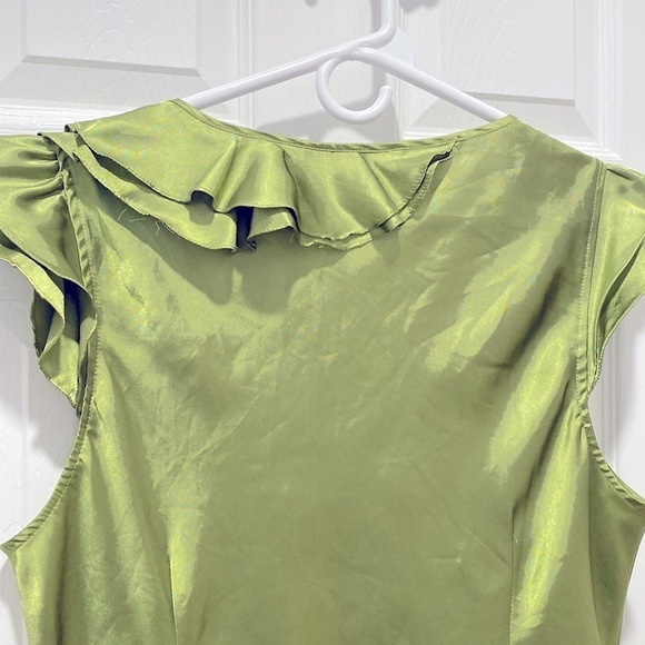 SATINY green luxurious sleeveless top. Asymmetrical neckline. XL
C - Picture 9 of 10